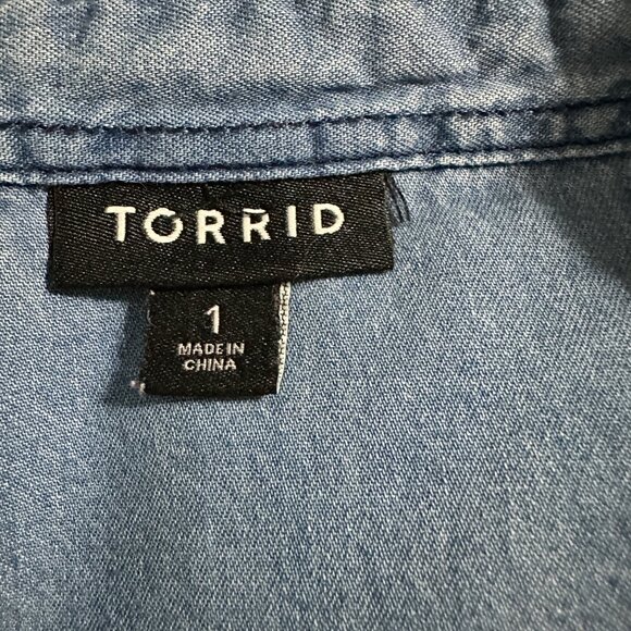 Torrid women's size 1 (14/16-1X) distressed denim button front tunic long sleeve - Picture 3 of 6